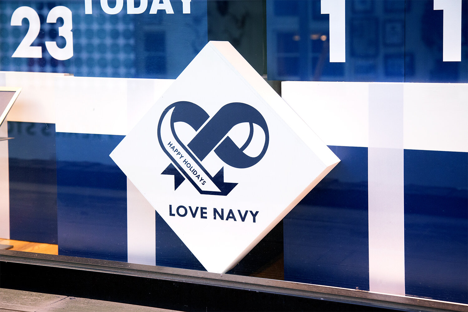 SHIPS LOVE NAVY